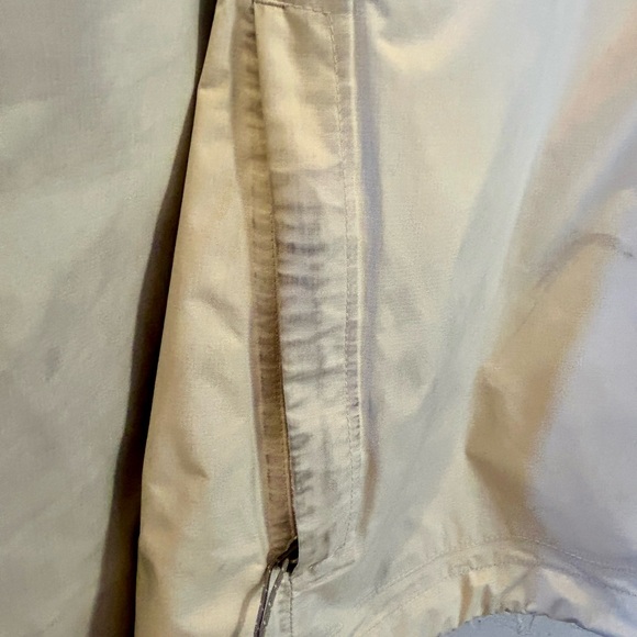 Patagonia Women's torrentshell rain jacket - Picture 10 of 12